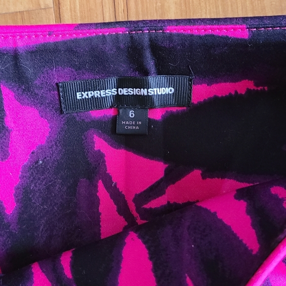 Express Mini Skirt - Picture 3 of 3